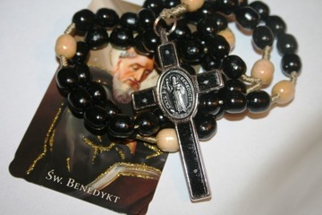 Мужские или женские деревянные четки на св. струне. Медальон с крестом Бенедикта.