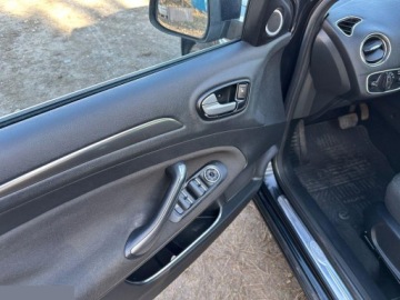 Ford Mondeo IV Kombi 2.3 Duratec 161KM 2010 Ford Mondeo SW 2.3 Silver X 161KM 2010r, zdjęcie 15