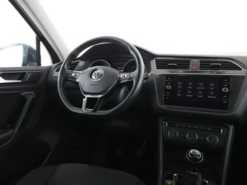 Volkswagen Tiguan II SUV 2.0 TDI 150KM 2019 Volkswagen Tiguan LED klima auto grzane fotele, zdjęcie 15