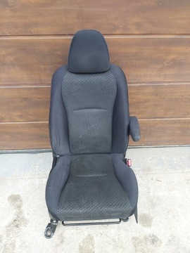 Toyota VERSO S fotel prawy pasażera