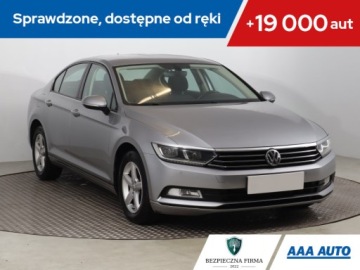 Volkswagen Passat B8 Limousine 2.0 TDI BlueMotion Technology 150KM 2017 VW Passat 2.0 TDI, Salon Polska, Navi, Klima