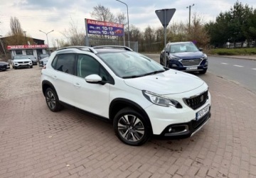 Peugeot 2008 I SUV Facelifting 1.2 PureTech 110KM 2017 Peugeot 2008 1.2 T NAVI Ledy Panorama dach 1.2 Benzyna 110KM, zdjęcie 2