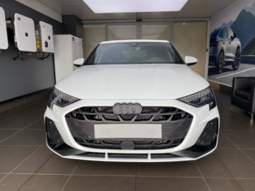 Audi A3 8Y Limousine Facelifting 1.5 35 TFSI 150KM 2025 AUDI A3 35 TFSI S Line Sedan 1.5 (150KM) 2025, zdjęcie 2