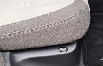 Land Rover Range Rover Velar SUV 2.0 SD4 240KM 2017 Land Rover Range Rover Velar Velar R-Dynamic HSE FV23 2.0 Diesel 240KM, zdjęcie 31