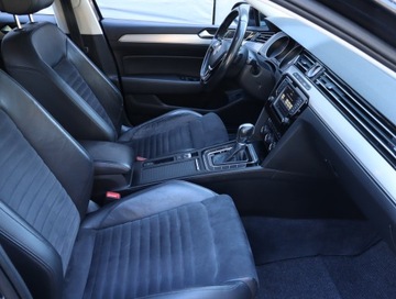 Volkswagen Passat B8 Variant 2.0 TDI BlueMotion SCR 150KM 2017 VW Passat 2.0 TDI, Automat, Skóra, Navi, Klima, zdjęcie 8