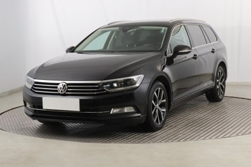 Volkswagen Passat B8 Variant 1.8 TSI BlueMotion Technology 180KM 2016 VW Passat 1.8 TSI, Salon Polska, Navi, Klima, zdjęcie 1