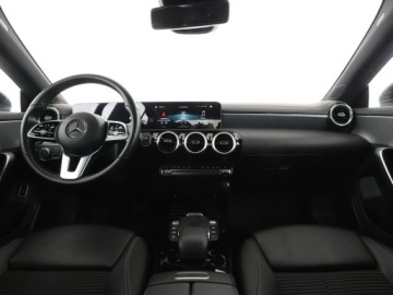 Mercedes CLA C118/X118 Shooting Brake 2.0 200d 150KM 2020 Mercedes CLA 200 automat full LED półskóra, zdjęcie 14