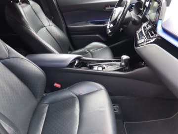 Toyota C-HR I Crossover 1.8 Hybrid 122KM 2017 Toyota C-HR 1.8 Hybrid, Salon Polska, zdjęcie 8