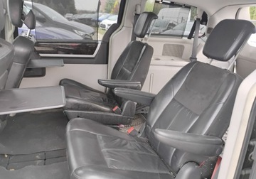 Chrysler Grand Voyager 2.8 CRD 163KM 2010 Chrysler Grand Voyager 2010r, 2.8 DIESEL. AUTOMAT. Uszkodzony tyl. Jezdzi, zdjęcie 10