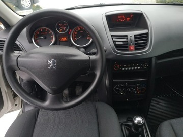 Peugeot 207 Hatchback 5d 1.4 16V 88KM 2007 Peugeot 207 1.4 16V 88KM Klimatyzacja Isofix, zdjęcie 14