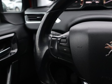 Peugeot 208 I Hatchback 5d Facelifting 1.2 PureTech 82KM 2017 Peugeot 208 1.2 PureTech, Salon Polska, zdjęcie 15
