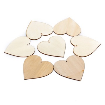 Деревянные украшения в виде сердечек
