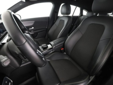 Mercedes CLA C118/X118 Shooting Brake 2.0 200d 150KM 2020 Mercedes CLA 200 automat full LED półskóra, zdjęcie 12