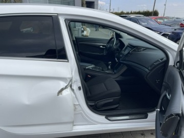 Hyundai i40 Kombi Facelifting 2018 1.6 CRDI (HIGH) 136KM 2019 Hyundai i40 Succes Podgrzewanie Klimatronik Kamera, zdjęcie 4