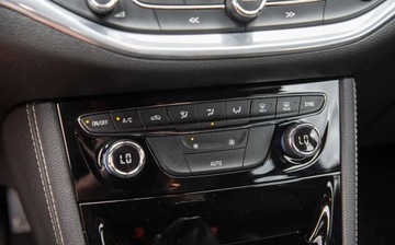 Opel Astra K Sports Tourer 1.4 Turbo 125KM 2017 Opel Astra 1.4B 140Ps Ledy Bixenon El.Klapa PolSkora Radar Hands FreeZADBA, zdjęcie 24