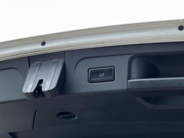 Volkswagen Touran III 2.0 TDI 150KM 2018 Volkswagen Touran 2.0 TDI 150KM 7-osobowy ACC LEDNavi Climatronic 3-strefy, zdjęcie 10