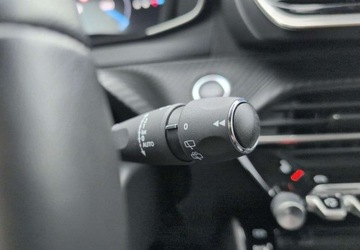 Peugeot 2008 II SUV 1.2 PureTech 130KM 2023 Peugeot 2008 PureTech 130 Allure SS EAT8 SalonPL FVat 2023 1.2 Benzyna, zdjęcie 17