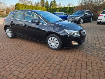 Opel Astra J Hatchback 5d 1.6 Turbo ECOTEC 180KM 2011 OPEL ASTRA J 1.6 Turbo 180 KM, zdjęcie 3