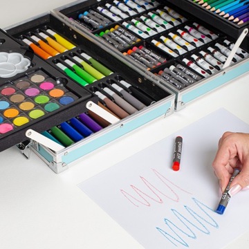 БОЛЬШОЙ НАБОР ХУДОЖЕСТВЕННЫХ РАСКРАСОК ДЛЯ ДЕТСКОГО ЧЕМОДАНА