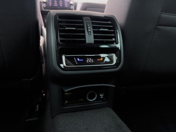 Volkswagen Passat B8 Variant Facelifting 2.0 TDI SCR 150KM 2023 Volkswagen Passat |Podgrzewana Kierownica| Masaż|, zdjęcie 22