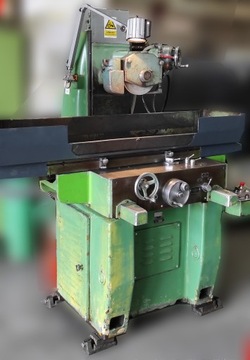 Плоскошлифовальная машина модели 3Г71 в рабочем состоянии.