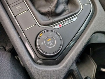 Volkswagen Tiguan II SUV Facelifting 2.0 TSI 190KM 2022 Volkswagen Tiguan Salon PL, FV23, 4motion ACC od Dealera 2.0 Benzyna, zdjęcie 17