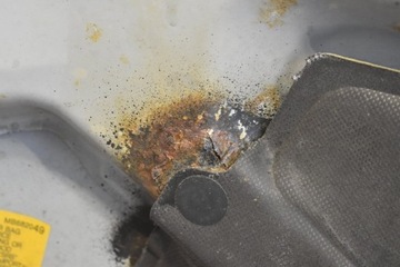 KAPOTA KRYT MOTORU MITSUBISHI PAJERO 3 III