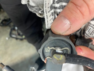 BOSCH 0445110374 VSTŘIKOVACÍ TRYSKA