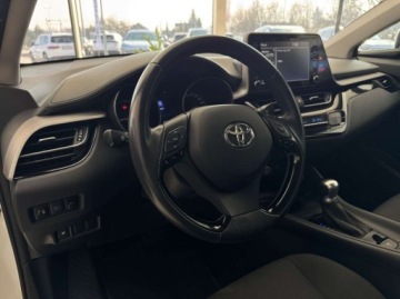 Toyota C-HR I Crossover 1.8 Hybrid 122KM 2019 Toyota C-HR Comfort Kamera cofania CarPlayAndroid Auto Asystent hamowan, zdjęcie 6