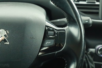 Peugeot 308 II SW Facelifting 1.5 BlueHDI 130KM 2019 Peugeot 308 1.5 BlueHDi, Salon Polska, Klima, zdjęcie 15