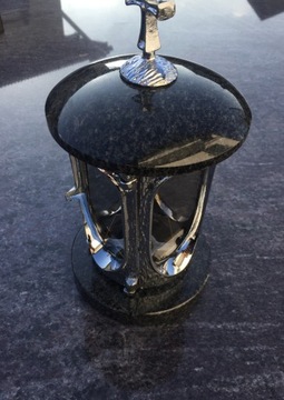 Гранитный фонарь