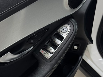 Mercedes GLC C253 SUV Facelifting 2.0 200d 163KM 2020 Mercedes-Benz GLC 200 AMG Line 4-Matic / 1 właścic, zdjęcie 19