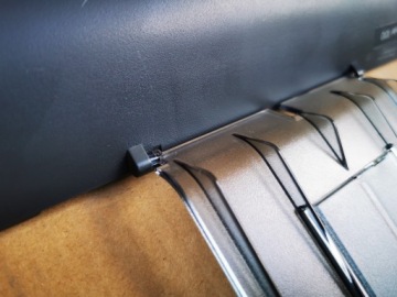 КРЕПЛЕНИЕ ПЕРЕДНЕГО ПОДНОСА HP LASERJET 1010 1018 1020