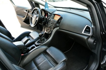 Opel Astra J Sedan 1.4 Turbo ECOTEC 140KM 2014 Opel Astra Sedan 1,4 Turbo 140Km Xenon Ledy Navi, zdjęcie 26