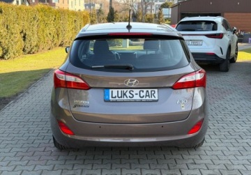 Hyundai i30 II Wagon Facelifting 1.4 MPI 100KM 2015 Hyundai i30 1,4 100KM LIFT Key-less Kamera Navi Bezwypadkowy SERWIS Super, zdjęcie 3