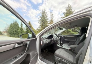 Volkswagen Passat B7 Variant 1.6 TDI CR DPF BlueMotion 105KM 2012 Volkswagen Passat Volkswagen Passat 1.6 TDI DPF BlueMot Highline 1.6 Diesel, zdjęcie 13