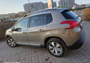 Peugeot 2008 I SUV Facelifting 1.2 PureTech 110KM 2016 Peugeot 2008 Automat 110KM Allure Bezwypadkowy Parktronic, zdjęcie 4