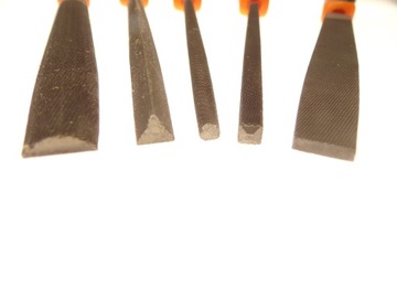 НАБОР МЕТАЛЛИЧЕСКИХ НАПИЛОК 5 шт. ПЛОСКИЙ НАПИЛЬНИК, КРУГЛЫЙ, ТРЕУГОЛЬНЫЙ, КВАДРАТНЫЙ