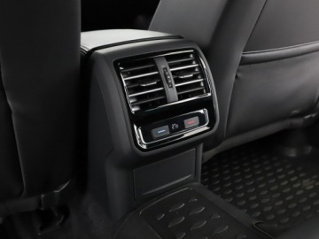 Volkswagen Passat B8 Variant 1.8 TSI BlueMotion Technology 180KM 2018 Volkswagen Passat R-Line DSG virtual cocpit navi, zdjęcie 39