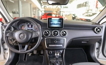Mercedes Klasa A W176 Hatchback 5d Facelifting 180 122KM 2017 Mercedes-Benz Klasa A 180 Style 1.6 Benzyna 122KM, zdjęcie 4