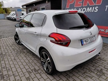 Peugeot 208 I Hatchback 5d Facelifting 1.2 PureTech 110KM 2016 Peugeot 208 GT Line Kamera Klimatronik PDC Sensor Alu 1.2 Benzyna 110KM, zdjęcie 4