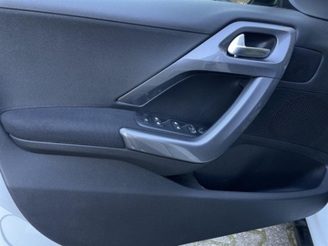 Peugeot 2008 I SUV Facelifting 1.2 PureTech 82KM 2018 Peugeot 2008 ! Nawigacja ! Tempomat ! Klimatyzacja, zdjęcie 10