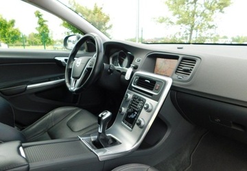 Volvo V60 I Kombi Facelifting 2.0 D3 DRIVE-E 150KM 2018 Volvo V60 z Gwarancja BLiS LCD Zegary Skora Fotele Profilowane 2.0 Diesel, zdjęcie 6
