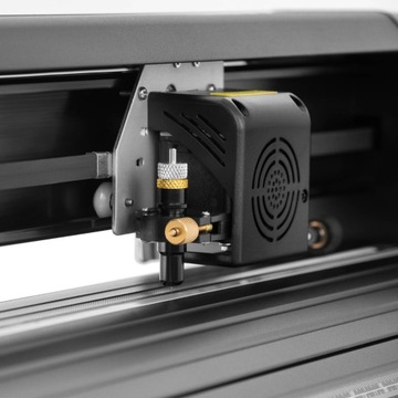 РЕЖУЩИЙ ПЛОТТЕР С ОСНОВАНИЕМ - ШИРИНА РЕЗКИ 63 СМ - СКОРОСТЬ 0,8 М/С