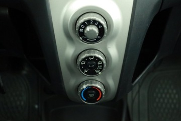 Toyota Yaris II Hatchback 5d 1.0 VVT-i 69KM 2008 Toyota Yaris 1.0 VVT-i, Salon Polska, Klima, zdjęcie 9