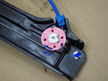 ZVEDÁK MECHANIZMUS OKNO LEVÝ PŘEDNÍ BMW 2 F46 F45