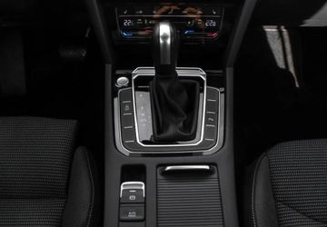 Volkswagen Arteon Fastback Facelifting 2.0 TSI 190KM 2021 Volkswagen Arteon 2.0 TSI 190 KM DSG, hak holowniczy, pakiet komfort, podg, zdjęcie 15