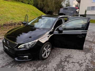 Peugeot 308 II SW Facelifting 1.2 PureTech 130KM 2018 Peugeot 308 1.2 130KM e-THP Stop &amp; Start Allure 2018r, zdjęcie 15