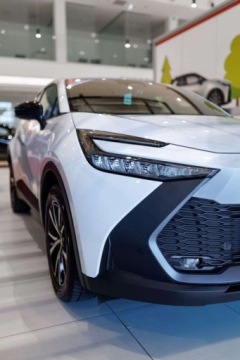 Toyota C-HR II SUV Plug-In 2.0 Hybrid Dynamic Force Plug-in  223KM 2025 Toyota C-HR 2.0 PHEV Style Dynamic Force Plug-in 2.0 Hybryda Plug-in, zdjęcie 8