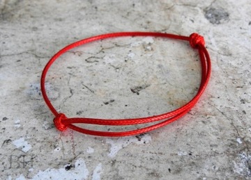 Браслет из красной нити Каббала.